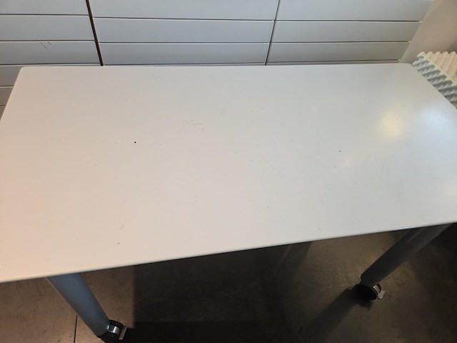 1 verrijdbare tafel incl 3 verrijdbare ladekasten - afbeelding 4 van  8