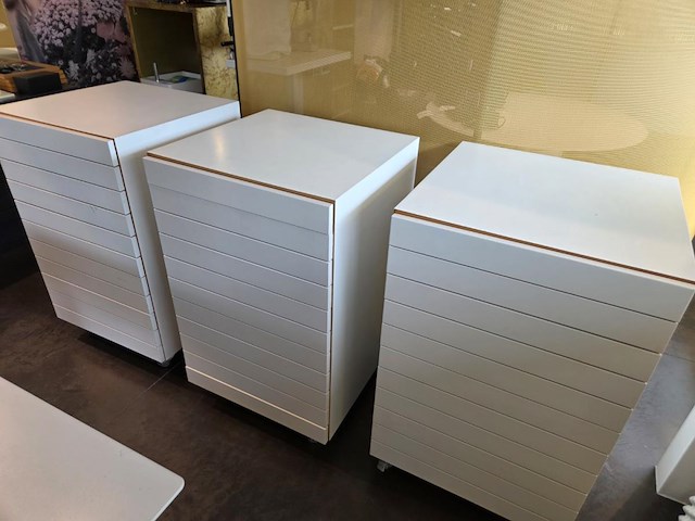1 verrijdbare tafel incl 3 verrijdbare ladekasten - afbeelding 6 van  8