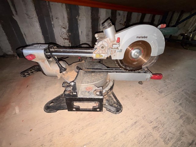 1 verstekzaag metabo kgs 216 m - afbeelding 1 van  3