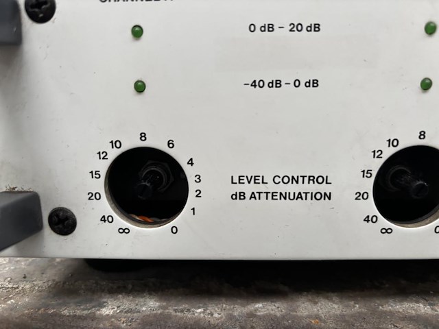 1 versterker dynacord paa 460 - afbeelding 3 van  4