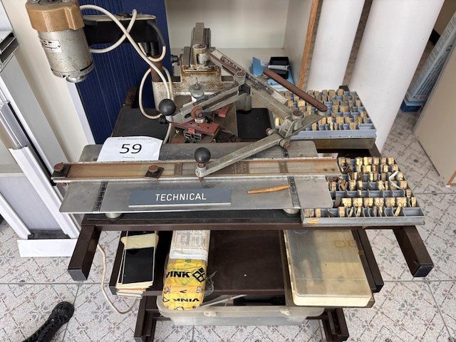 1 vintage mechanische graveermachine gravograph - afbeelding 1 van  7