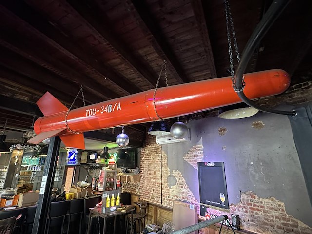 1 vintage metalen raket/torpedo - afbeelding 1 van  2