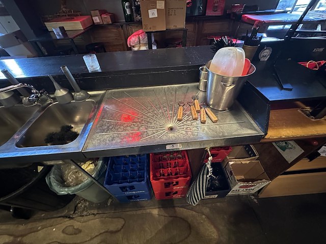 1 volledig toogmeubel - afbeelding 9 van  14