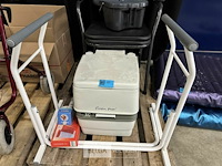 1 wc stoel + 1 chemisch toilet + veiligheidsleuning - afbeelding 4 van  4