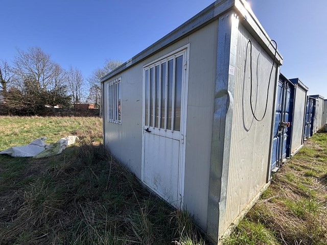 1 werfcontainer - afbeelding 1 van  3