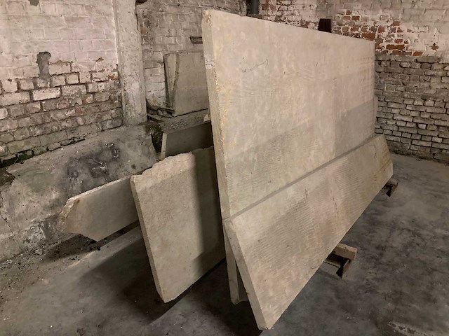 1 x bok met platen bourgondische witsteen - afbeelding 1 van  4