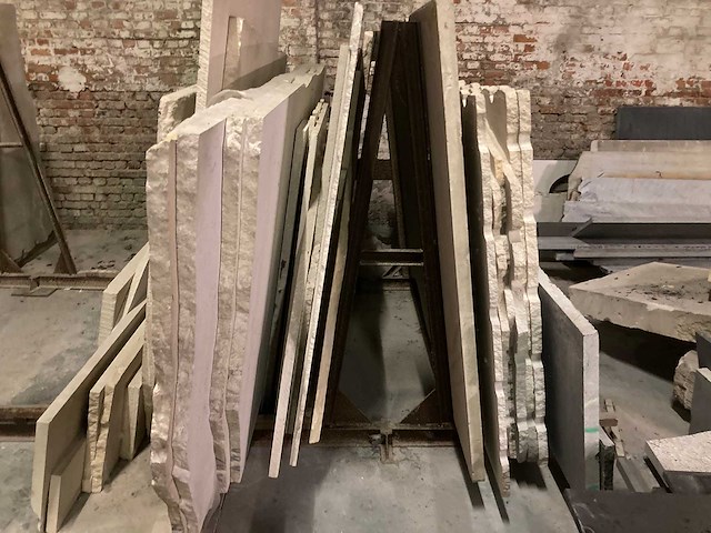 1 x bok met platen bourgondische witsteen - afbeelding 1 van  4