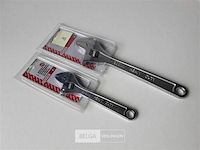 1 x engelse sleutel 200 mm en 1 xengelse sleutel 3000 mm steelwood