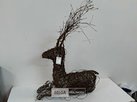 1 x hert zittend bruin met verlichting 55x55 cm - afbeelding 1 van  3