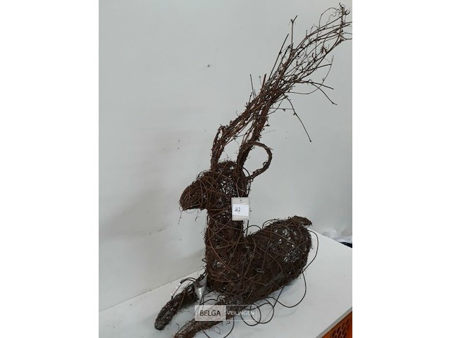 1 x hert zittend bruin met verlichting 55x55 cm - afbeelding 3 van  3