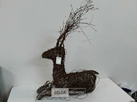 1 x hert zittend bruin met verlichting 55x55 cm