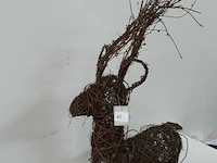 1 x hert zittend bruin met verlichting 55x55 cm - afbeelding 3 van  3