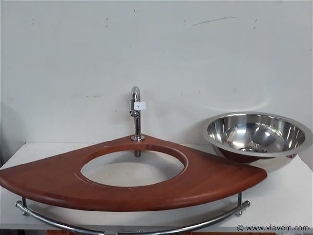 1 x hoekwasbak inox houten blad met kraan showmodel - afbeelding 1 van  2