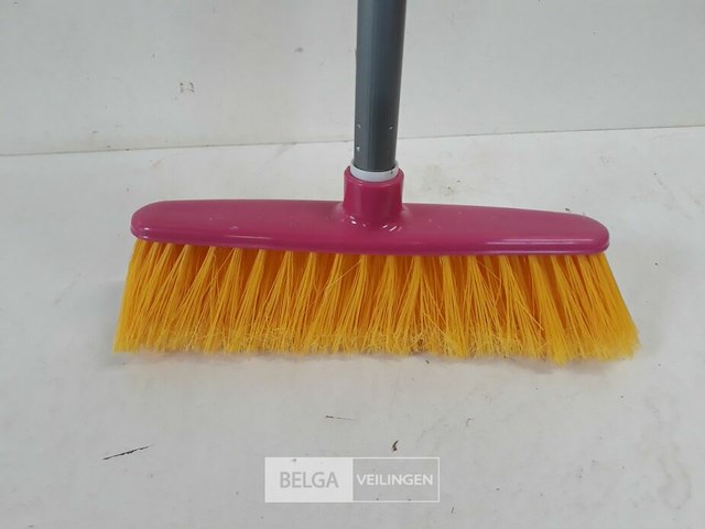 1 x keerborstel zachte pvc haren met steel - afbeelding 3 van  3