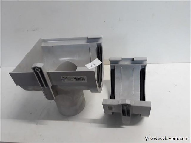 1 x koppelstuk + 1 x spruitstuk 165mm licht grijs pvc - afbeelding 1 van  2