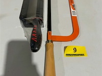 1 x metaalzaag met beugel 300 mm + 1 x verstekzaag met verstekbak 24x8 cm