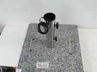 1 x parasolvoet graniet 30 kg 45x45x5 cm - afbeelding 3 van  3