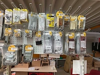 1 x partij deursloten; zware paumellen; kastverbinders; cilindersloten; briketten