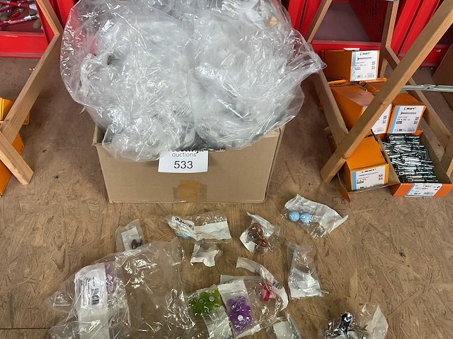 1 x partij diverse kapstokjes; kastknopjes - afbeelding 1 van  10