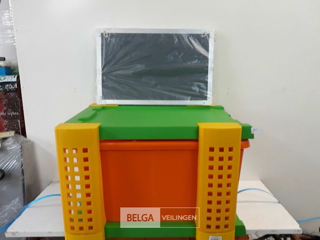 1 x speeltafel met box + schrijf-krijt bord - afbeelding 1 van  3