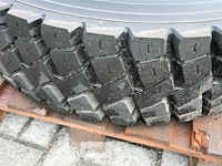 1 x vrachtwagenband + velg en 1 x vrachtwagenband - afbeelding 3 van  9