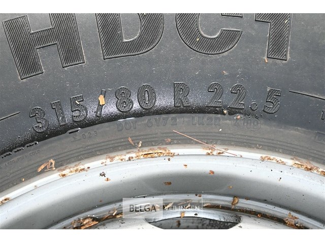 1 x vrachtwagenband + velg en 1 x vrachtwagenband - afbeelding 5 van  9
