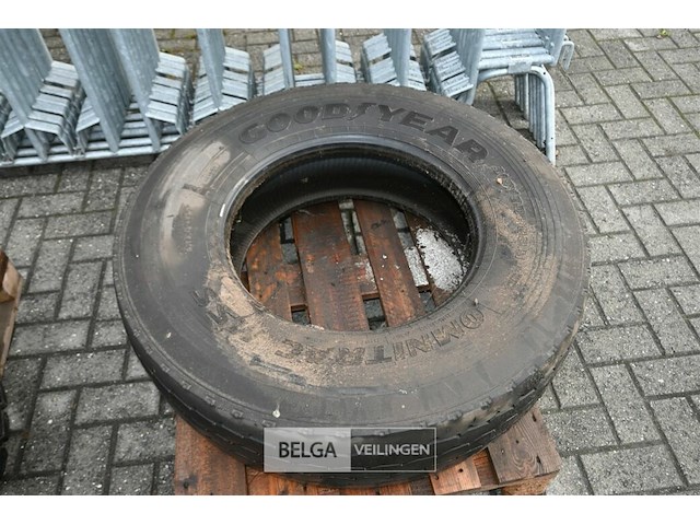 1 x vrachtwagenband + velg en 1 x vrachtwagenband - afbeelding 6 van  9