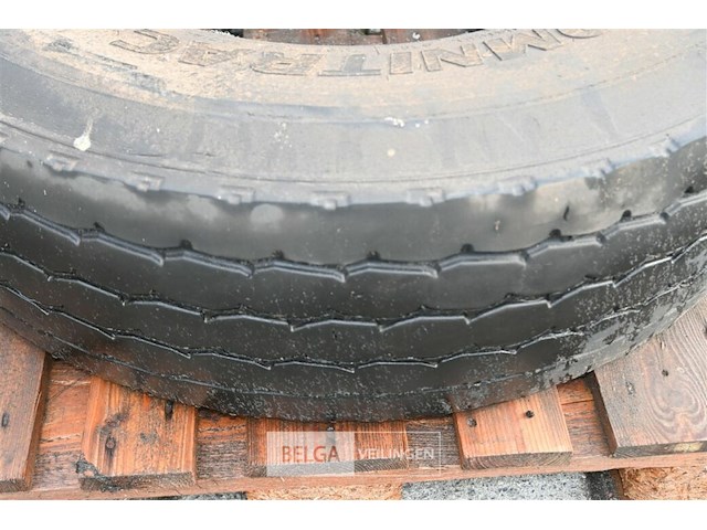 1 x vrachtwagenband + velg en 1 x vrachtwagenband - afbeelding 7 van  9