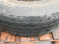 1 x vrachtwagenband + velg en 1 x vrachtwagenband - afbeelding 7 van  9