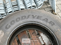 1 x vrachtwagenband + velg en 1 x vrachtwagenband - afbeelding 8 van  9