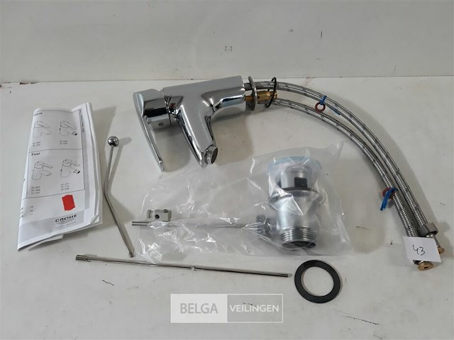1 x wastafel kraan met automatische afloop grohe showmodel - afbeelding 1 van  3