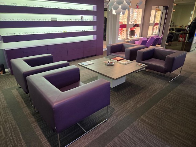 1 zithoek met 4 fauteuilles en tafel - afbeelding 1 van  8