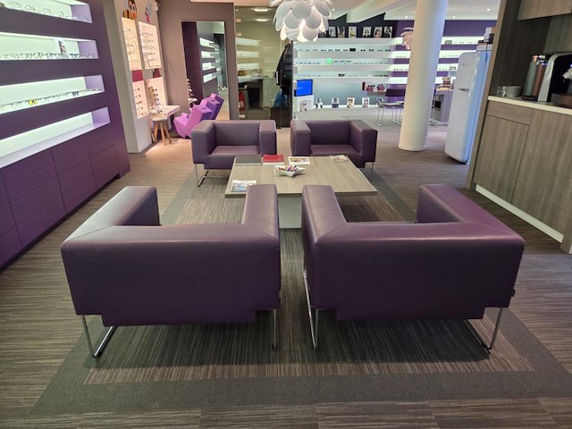 1 zithoek met 4 fauteuilles en tafel - afbeelding 2 van  8