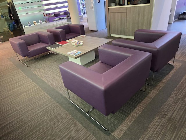 1 zithoek met 4 fauteuilles en tafel - afbeelding 3 van  8