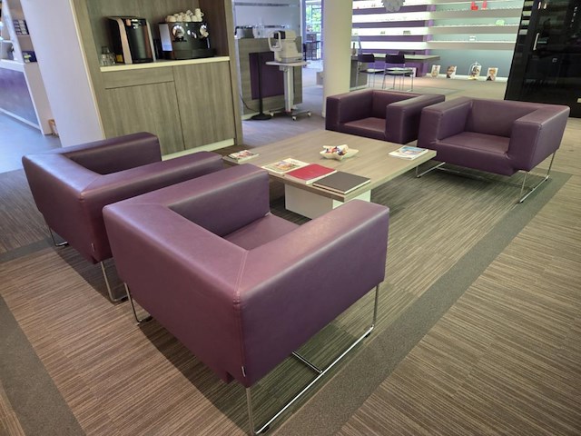 1 zithoek met 4 fauteuilles en tafel - afbeelding 4 van  8