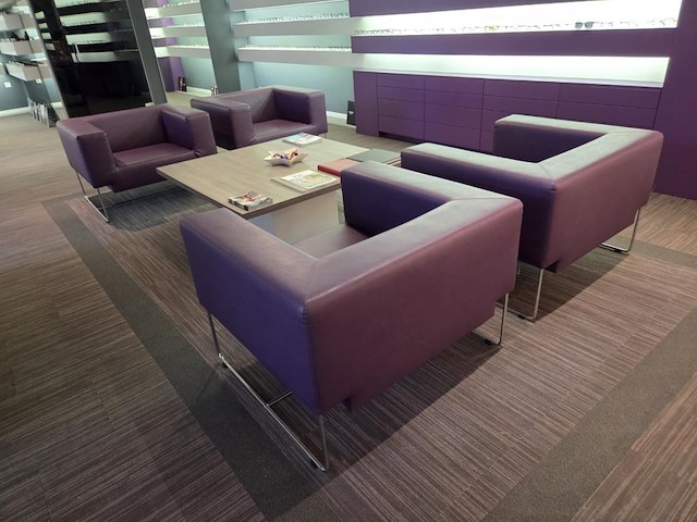 1 zithoek met 4 fauteuilles en tafel - afbeelding 5 van  8