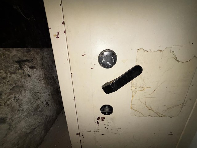 1 zwaar metalen kluis - afbeelding 3 van  3