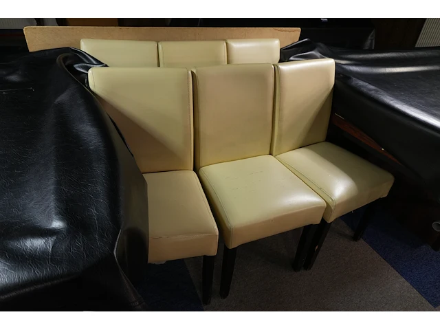10 beige stoelen met zwarte poten - afbeelding 1 van  6