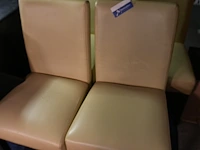 10 beige stoelen met zwarte poten - afbeelding 2 van  6