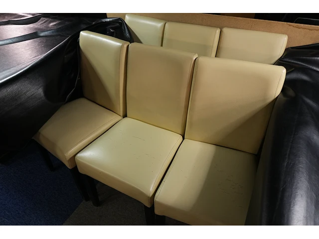 10 beige stoelen met zwarte poten - afbeelding 5 van  6