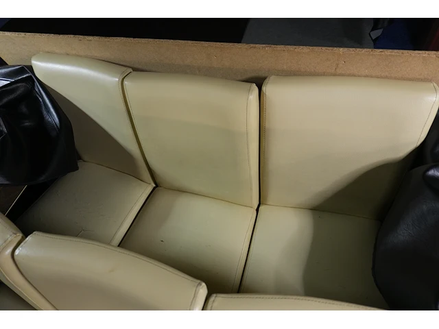 10 beige stoelen met zwarte poten - afbeelding 6 van  6
