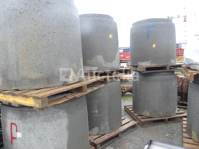 10 bezoekkamers met betonnen vloer - afbeelding 1 van  8