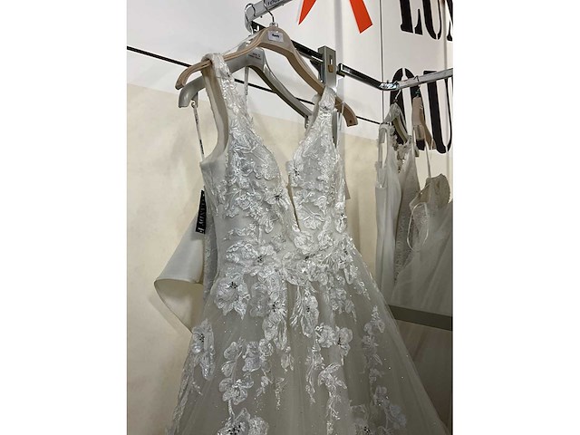 10 bruidsjurken randy fenoli bruidsjurken (totaalprijs) - afbeelding 6 van  30