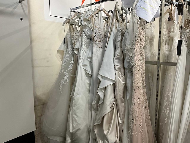 10 bruidsjurken randy fenoli bruidsjurken (totaalprijs) - afbeelding 24 van  30
