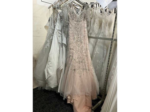 10 bruidsjurken randy fenoli bruidsjurken (totaalprijs) - afbeelding 23 van  30