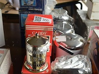 ±10 div ijsemmers en 4 theepotjes - afbeelding 1 van  4