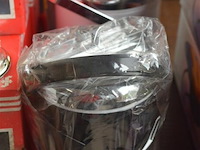 ±10 div ijsemmers en 4 theepotjes - afbeelding 2 van  4