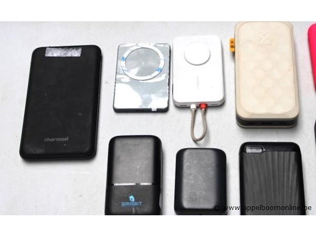 10 div powerbanks, zonder kabels, werking niet gekend - afbeelding 2 van  2