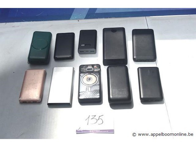 10 div powerbanks, zonder kabels, werking niet gekend - afbeelding 1 van  2