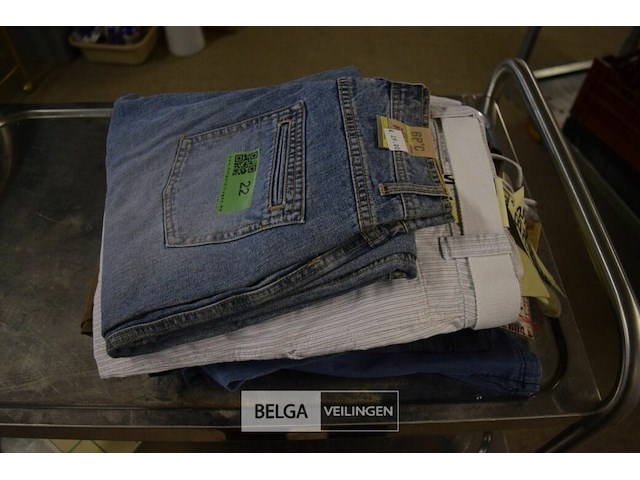 ±10 div soorten broeken mt 30 - afbeelding 1 van  6